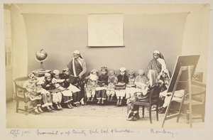 Klasse mit Lehrerin in einer Mofussil- oder Landmädchenschule, Bombay, ca. 1873