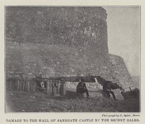 Schäden an der Mauer von Sandgate Castle durch die jüngsten Stürme von English Photographer
