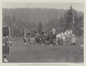 Ihre Majestät die Königin überreicht neue Farben an die Cameron Highlanders in Balmoral von English Photographer