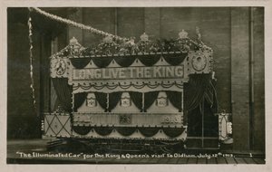 Beleuchtete Straßenbahn zur Erinnerung an den Besuch des Königs und der Königin in Oldham, 12. Juli 1913. Postkarte von 1913.
