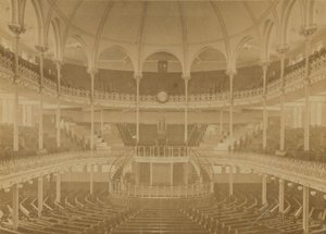 Innenansicht des Spurgeons Tabernakels von English Photographer