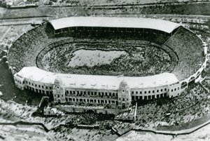 Invasion des Stadions für das erste Wembley-Pokalfinale, 1923 von English Photographer