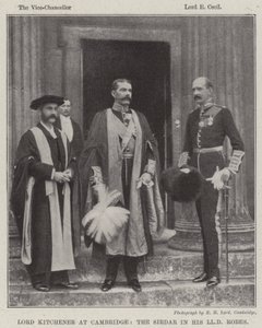 Lord Kitchener in Cambridge, der Sirdar in seinen LLD-Roben von English Photographer