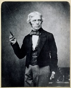 Michael Faraday (1791-1867) hält einen Stabmagneten, von Maull und Polyblank von English Photographer