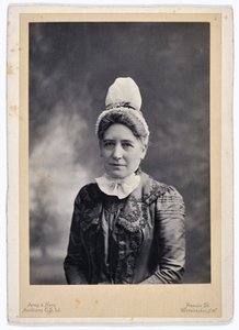 Miss L.M. Gordon, Oberschwester, St. Thomas Krankenhaus von English Photographer