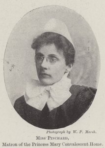 Miss Pinchard, Oberschwester des Prinzessin Mary Erholungsheims von English Photographer