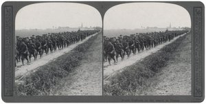 North Staffords auf dem Marsch in Frankreich von English Photographer