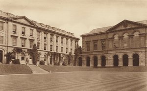 Oxford: Worcester College, Die Bibliothek des 18. Jahrhunderts und die Nordseite des Quadrangles von English Photographer