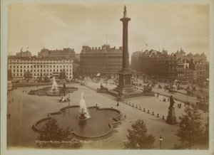 Postkarte mit einem Bild des Trafalgar Square von English Photographer