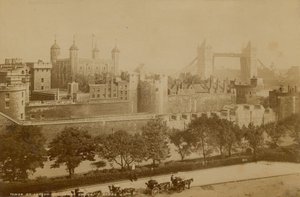 Postkarte mit einem Bild des Tower of London von English Photographer