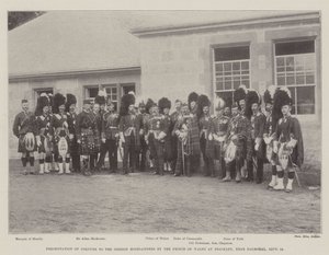 Übergabe der Farben an die Gordon Highlanders durch den Prinzen von Wales in Braikley, nahe Balmoral, 18. September von English Photographer