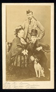 Königin Victoria, Prinzessin Beatrice und Prinz Arthur von English Photographer