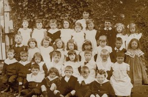 Schulkinder, Norfolk, frühes 20. Jahrhundert von English Photographer