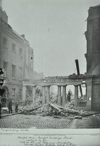 Strand, Westminster LB: Beaufort Buildings, Brandschaden, 1890 von English Photographer