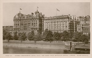 Thames-Ufer Hotel Cecil und Savoy von der Waterloo Bridge, London von English Photographer