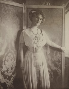 Die Baronin von Eckardstein von English Photographer
