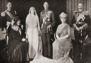 Die britische Königsfamilie bei der Hochzeit des Herzogs und der Herzogin von York, 1923, aus Die Geschichte von fünfundzwanzig Jahren, veröffentlicht 1935