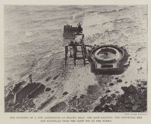 Der Bau eines neuen Leuchtturms am Beachy Head, die Seilbahn für den Transport von Männern und Materialien von der Klippe zu den Arbeiten von English Photographer