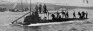 Der verlorene Lutin: Das französische U-Boot verlässt den Hafen von Bizerta auf ihrer letzten Reise, veröffentlicht in The Graphic, 27. Oktober 1906 von English Photographer