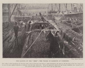 Das Heben des Ibex, das Schiff im Hafen von Guernsey