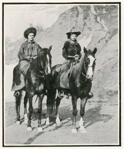Eröffnung der Golden West Ausstellung in Earls Court: Wie der geteilte Rock funktioniert von English Photographer