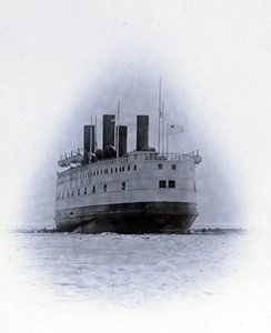 Werft Nr. 647, Baikal. Zeigt eine Heckansicht der eisbrechenden Zugfähre Baikal