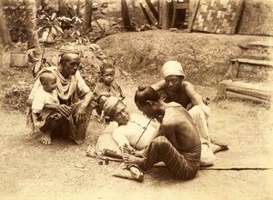 Ein Shan-Mann wird tätowiert, 1890 von English School