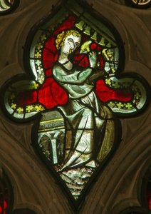 Ein Fenster in der Marienkapelle, Darstellung eines musizierenden Engels mit Glocken