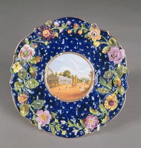 Chamberlains Worcester Teller mit Blumenverzierung und Ansicht des Montpellier Pump Room, Cheltenham, 1820 von English School