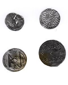 Münzen von Cunobelinus oder Cymbeline (gest. 43 n. Chr.), Offa, König von Mercia (757-96 n. Chr.) und Alfred (871-99 n. Chr.) und Edward der Ältere (871-924 n. Chr.)