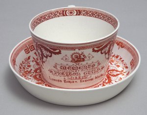 Gedenkteetasse und Untertasse mit der Aufschrift Ein Andenken an die Preston Guild 1882, Minton, England, ca. 1882 von English School