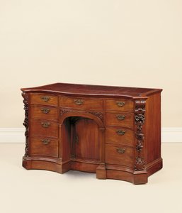 George III Kniehohlschreibtisch, zugeschrieben Wright & Elwick (fl. 1747-71), ca. 1760 von English School