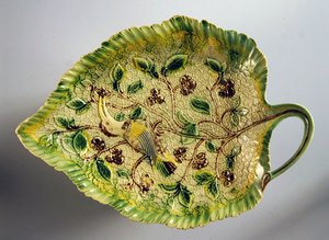 Blattförmige Schale mit Weinreben und exotischem Vogel, 1760-70