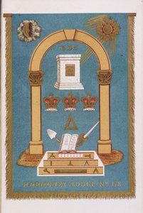 Freimaurerloge-Emblem mit Säulen und verschiedenen Symbolen