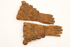 Lederne gepanzerte Handschuhe für Männer, ca. 1600-50 von English School