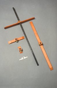 Moderne Nachbildung eines Kreuzstabs von Harriet Wynter Ltd.