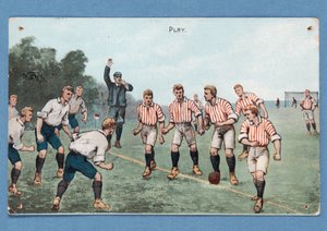 Spiel, Postkarte, die ein Fußballspiel darstellt von English School