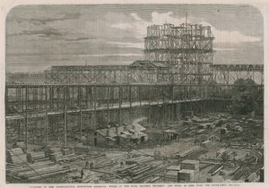 Fortschritt am International Exhibition Building; Arbeiten am Schiff, östliches Querschiff und Kuppel von English School