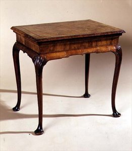 Beistelltisch, um 1710