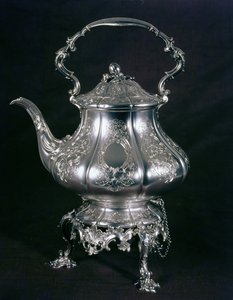 Teekanne und Kessel mit Lampenständer und Brenner von Messrs. Barnard, London, 1852