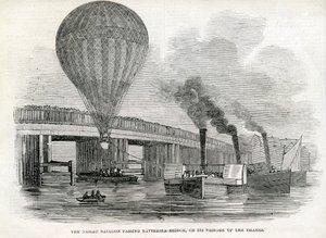 Der Nassau-Ballon passiert die Battersea-Brücke von English School