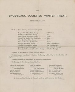 Die Schuhe-Schwarze Gesellschaften Wintervergnügen von English School