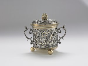 Zweihandbecher, 1677 von English School