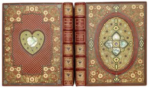 Obere und untere Deckelsets mit Herz- und Blumendesigns, ca. 1920