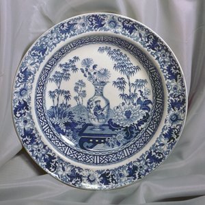 Wedgwood Blaue bedruckte Platte, Chinesisches Vasenmuster, ca. 1810