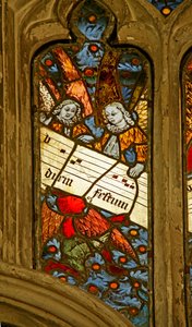 Fenster n2 mit Darstellung des Engelschors mit Noten