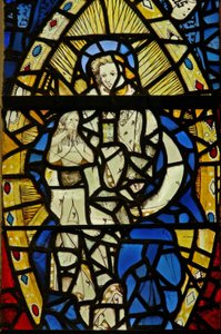 Fenster S2 mit der Frau, bekleidet mit der Sonne und dem Mond unter ihren Füßen, mit dem Knaben im Buch der Offenbarung; mit Edelsteinen aus eingelegtem Glas von English School