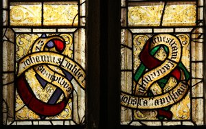 Fenster s7, Tubbe-Familienmotto darstellend