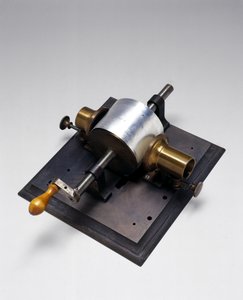 Replik des ersten Phonographen, erfunden von Thomas Alva Edison, 1877