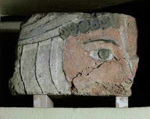 Fragment eines menschlichen Kopfes mit einem Bachelik